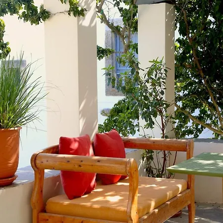 Rouga - Bright Terrace Aroniadhiánika